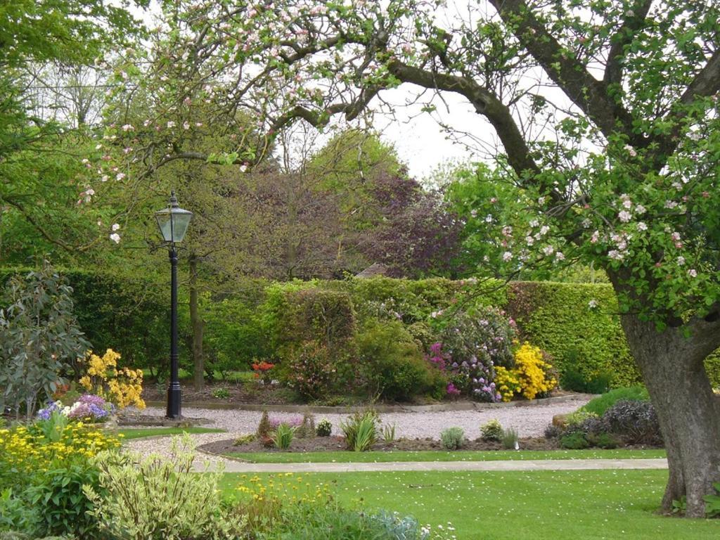 New Hall Farm Ellesmere Port Buitenkant foto