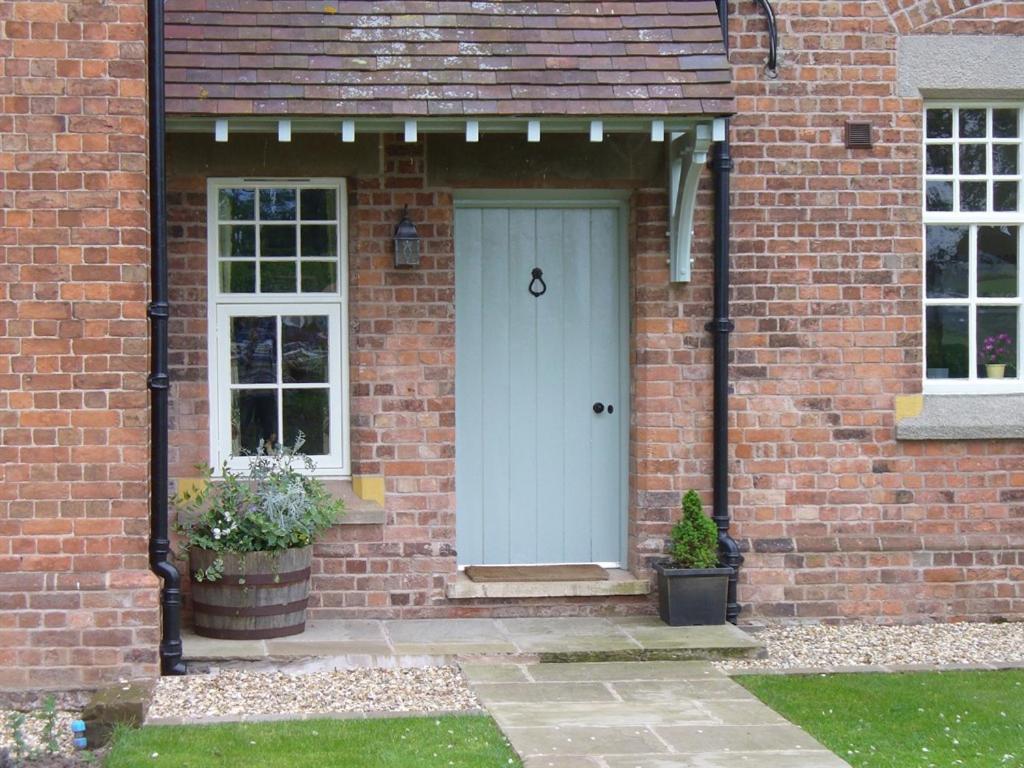 New Hall Farm Ellesmere Port Buitenkant foto