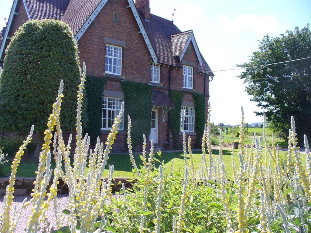New Hall Farm Ellesmere Port Buitenkant foto