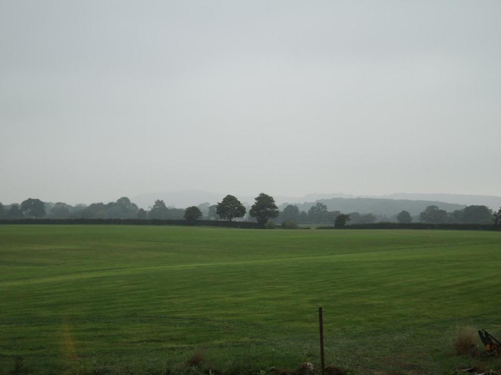 New Hall Farm Ellesmere Port Buitenkant foto