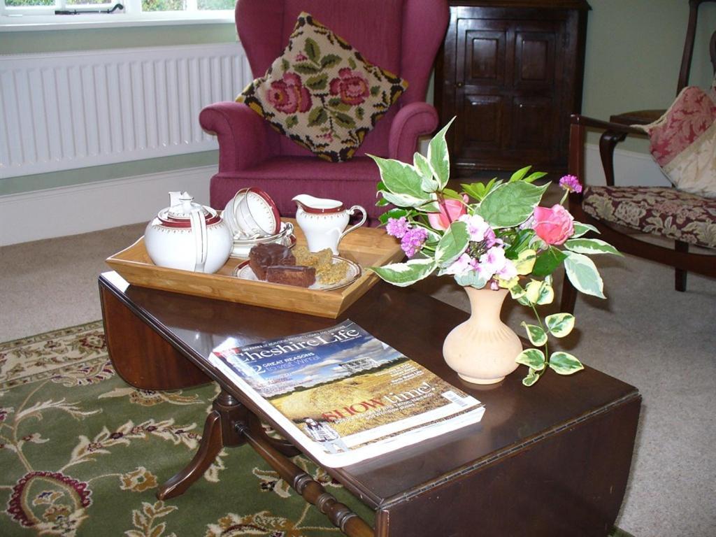 New Hall Farm Ellesmere Port Buitenkant foto